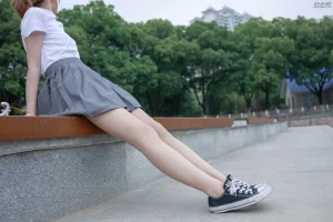 森萝财团《JKFUN-005 10D肉丝 踩物 卉子》主题写真：116张全套美图，含1个视频