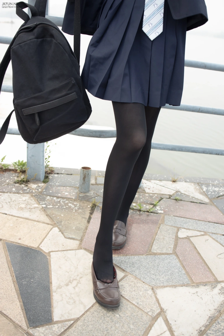 森萝财团《JKFUN-006 80D黑丝 户外水边 Aika》主题写真：140张全套美图，含1个视频