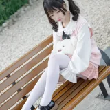 森萝财团《JKFUN-007 80D白丝 默陌》主题写真：126张全套美图，含1个视频