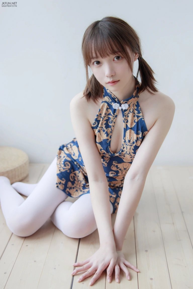 森萝财团《JKFUN-008 50D白丝 踩酱肉包 Aika》主题写真：130张全套美图，含1个视频