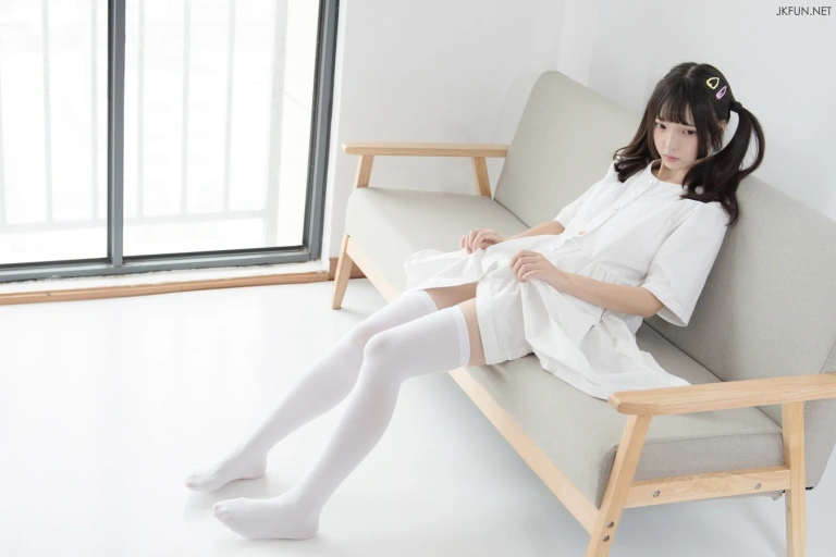 森萝财团《JKFUN-014 80D过膝袜 默陌》主题写真：91张全套美图，含1个视频
