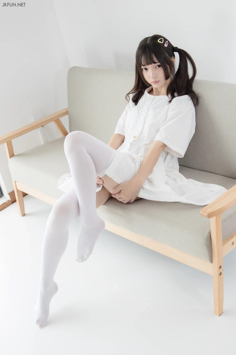 森萝财团《JKFUN-014 80D过膝袜 默陌》主题写真：91张全套美图，含1个视频