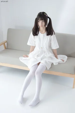 森萝财团《JKFUN-014 80D过膝袜 默陌》主题写真：91张全套美图，含1个视频