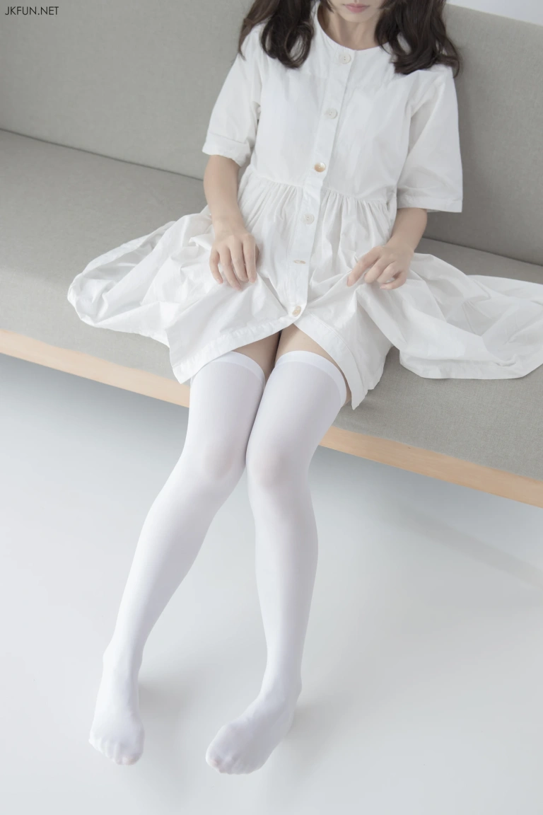 森萝财团《JKFUN-014 80D过膝袜 默陌》主题写真：91张全套美图，含1个视频
