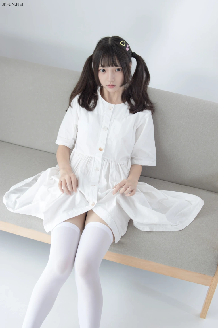 森萝财团《JKFUN-014 80D过膝袜 默陌》主题写真：91张全套美图，含1个视频