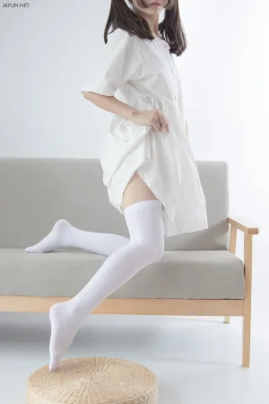 森萝财团《JKFUN-014 80D过膝袜 默陌》主题写真：91张全套美图，含1个视频