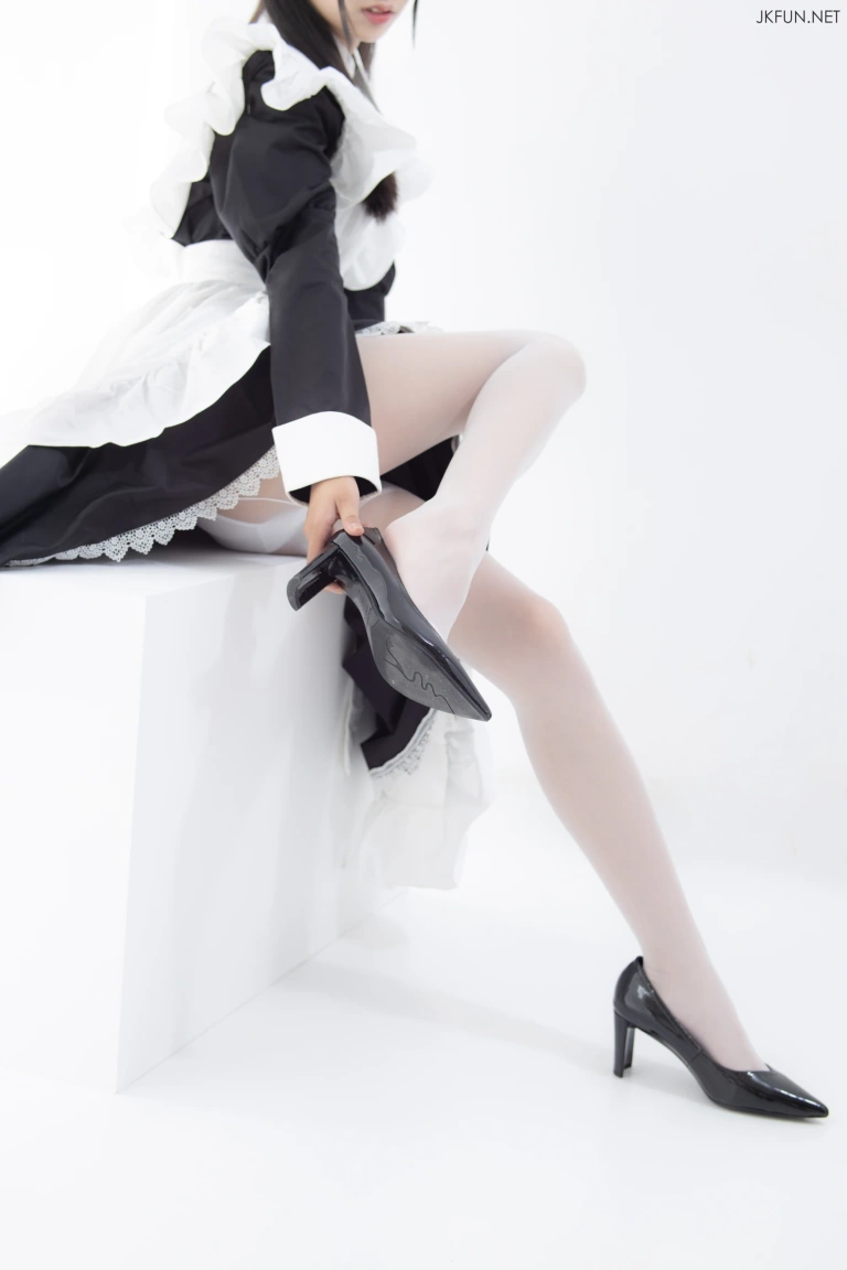 森萝财团《JKFUN-017 15D超薄白丝 小梓》主题写真：127张全套美图，含1个视频