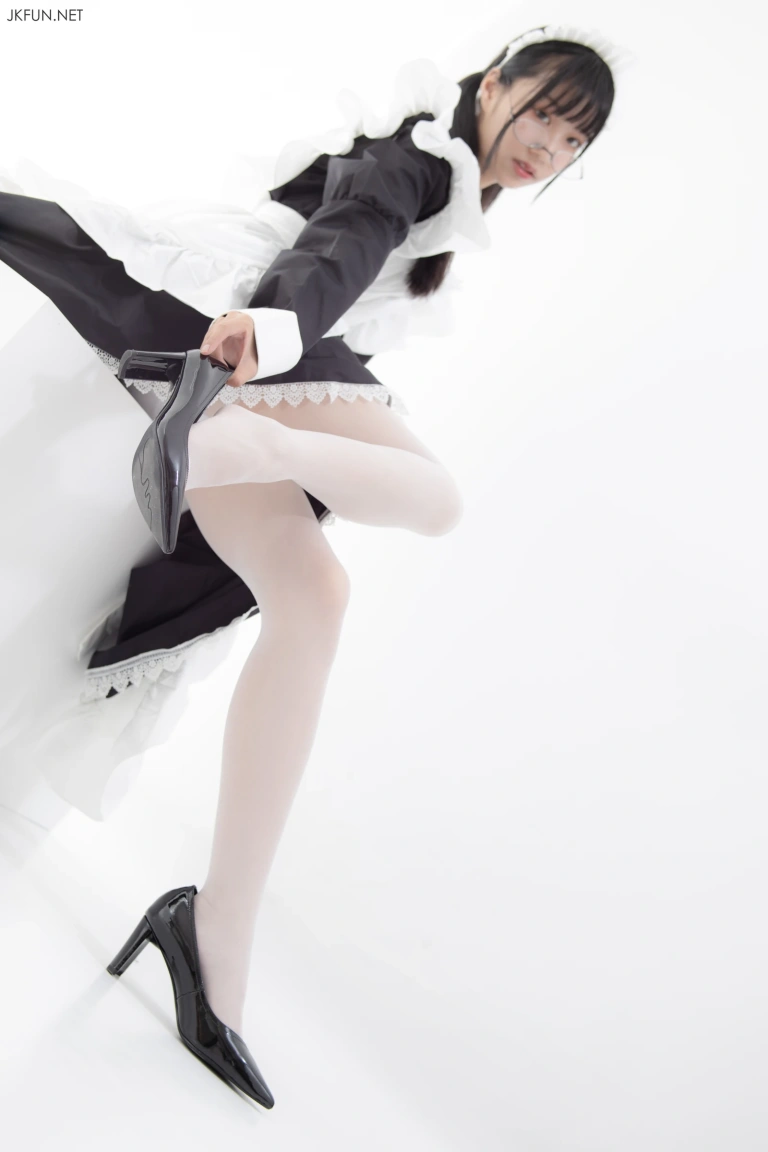 森萝财团《JKFUN-017 15D超薄白丝 小梓》主题写真：127张全套美图，含1个视频
