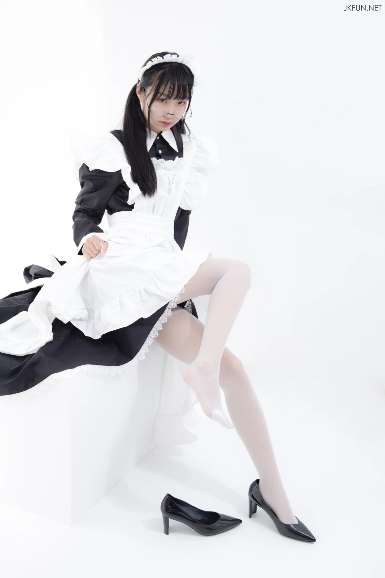 森萝财团《JKFUN-017 15D超薄白丝 小梓》主题写真：127张全套美图，含1个视频