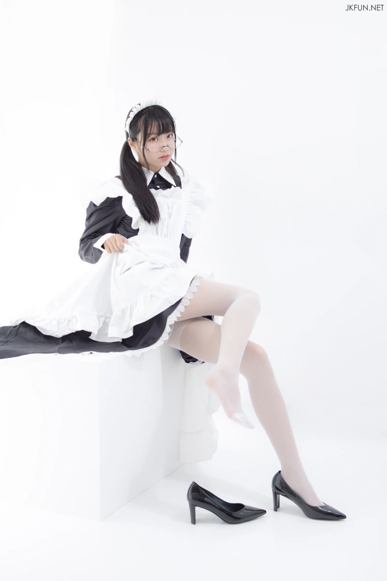 森萝财团《JKFUN-017 15D超薄白丝 小梓》主题写真：127张全套美图，含1个视频