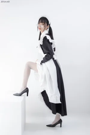 森萝财团《JKFUN-017 15D超薄白丝 小梓》主题写真：127张全套美图，含1个视频