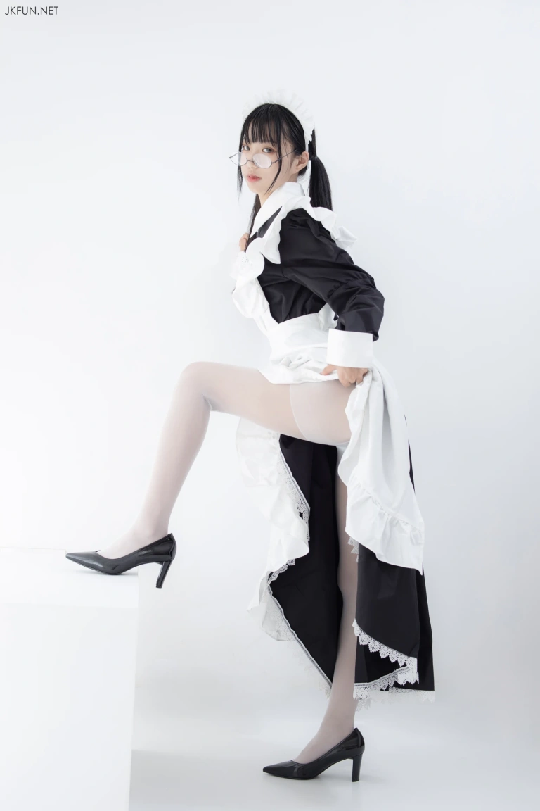 森萝财团《JKFUN-017 15D超薄白丝 小梓》主题写真：127张全套美图，含1个视频