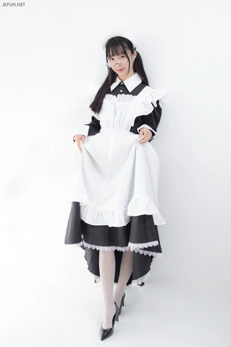 森萝财团《JKFUN-017 15D超薄白丝 小梓》主题写真：127张全套美图，含1个视频