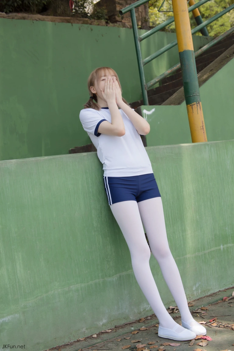 森萝财团《JKFUN-019 《外景体操服》 80D白丝 Aika》主题写真：139张全套美图，含1个视频