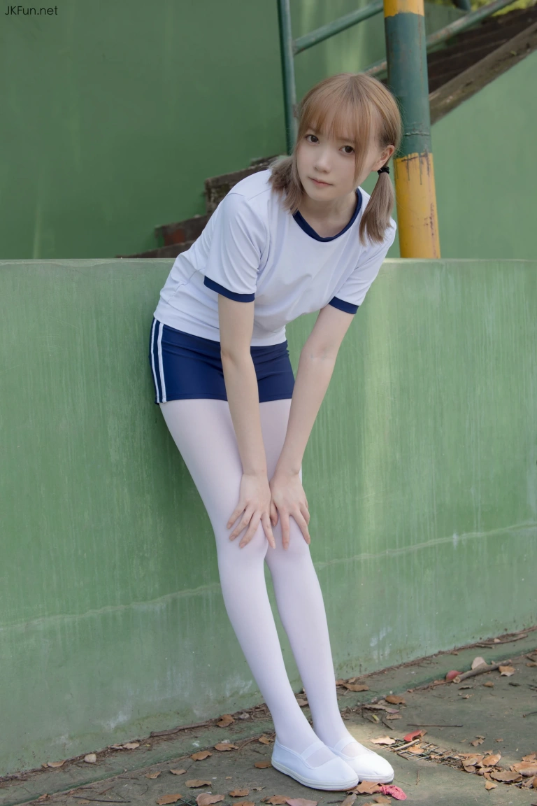 森萝财团《JKFUN-019 《外景体操服》 80D白丝 Aika》主题写真：139张全套美图，含1个视频