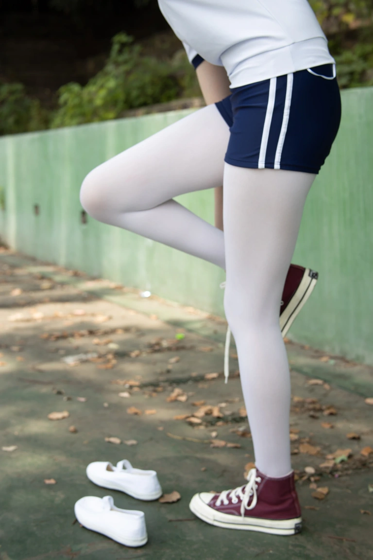 森萝财团《JKFUN-019 《外景体操服》 80D白丝 Aika》主题写真：139张全套美图，含1个视频