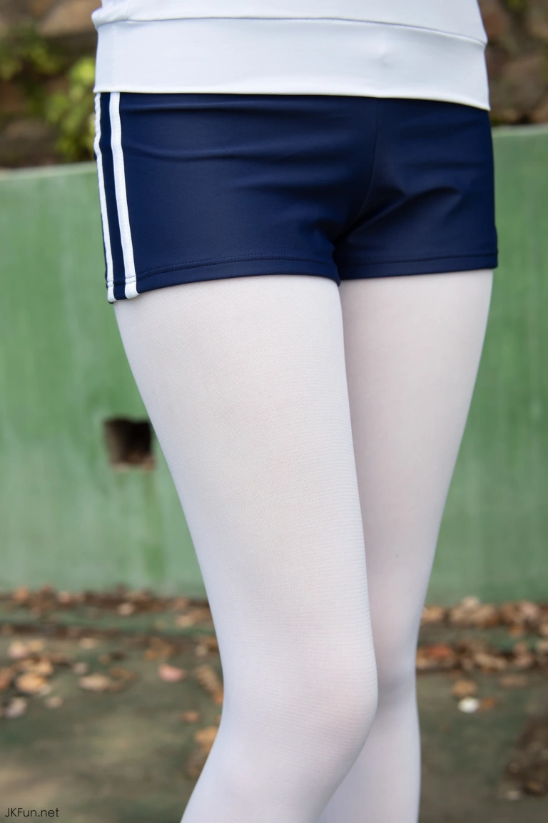 森萝财团《JKFUN-019 《外景体操服》 80D白丝 Aika》主题写真：139张全套美图，含1个视频