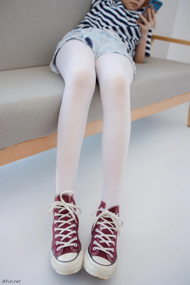森萝财团《JKFUN-020 80D白丝 Aika》主题写真：98张全套美图，含1个视频