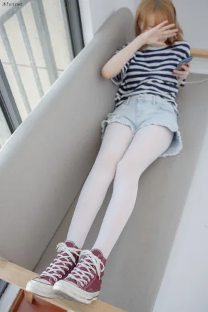 森萝财团《JKFUN-020 80D白丝 Aika》主题写真：98张全套美图，含1个视频