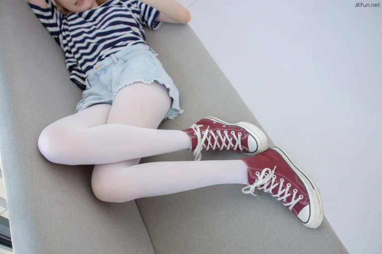 森萝财团《JKFUN-020 80D白丝 Aika》主题写真：98张全套美图，含1个视频