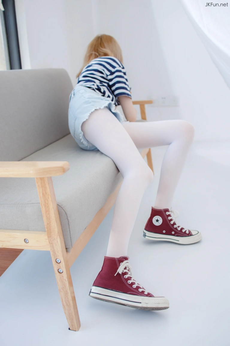 森萝财团《JKFUN-020 80D白丝 Aika》主题写真：98张全套美图，含1个视频