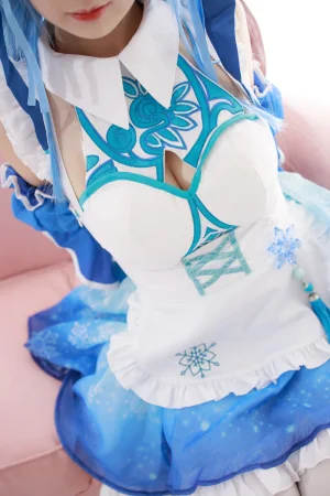 森萝财团《JKFUN-023 300D白丝 雪晴》主题写真：100张全套美图，含1个视频