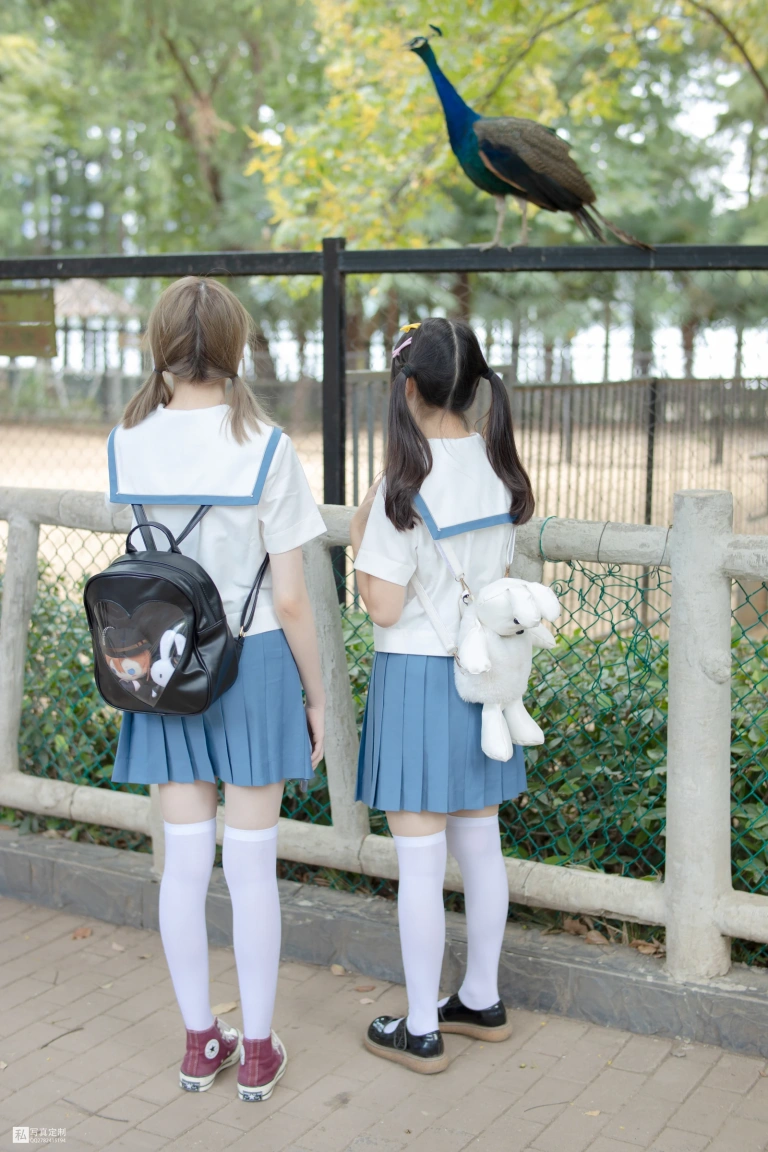 森萝财团《JKFUN-025 《两女一ZOO》 80D白丝过膝袜 默陌&Aika》主题写真：93张全套美图