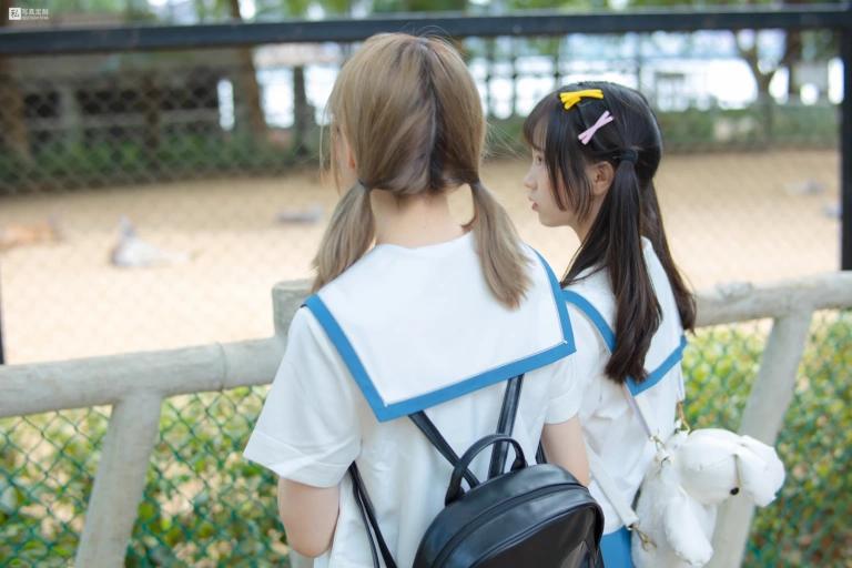 森萝财团《JKFUN-025 《两女一ZOO》 80D白丝过膝袜 默陌&Aika》主题写真：93张全套美图