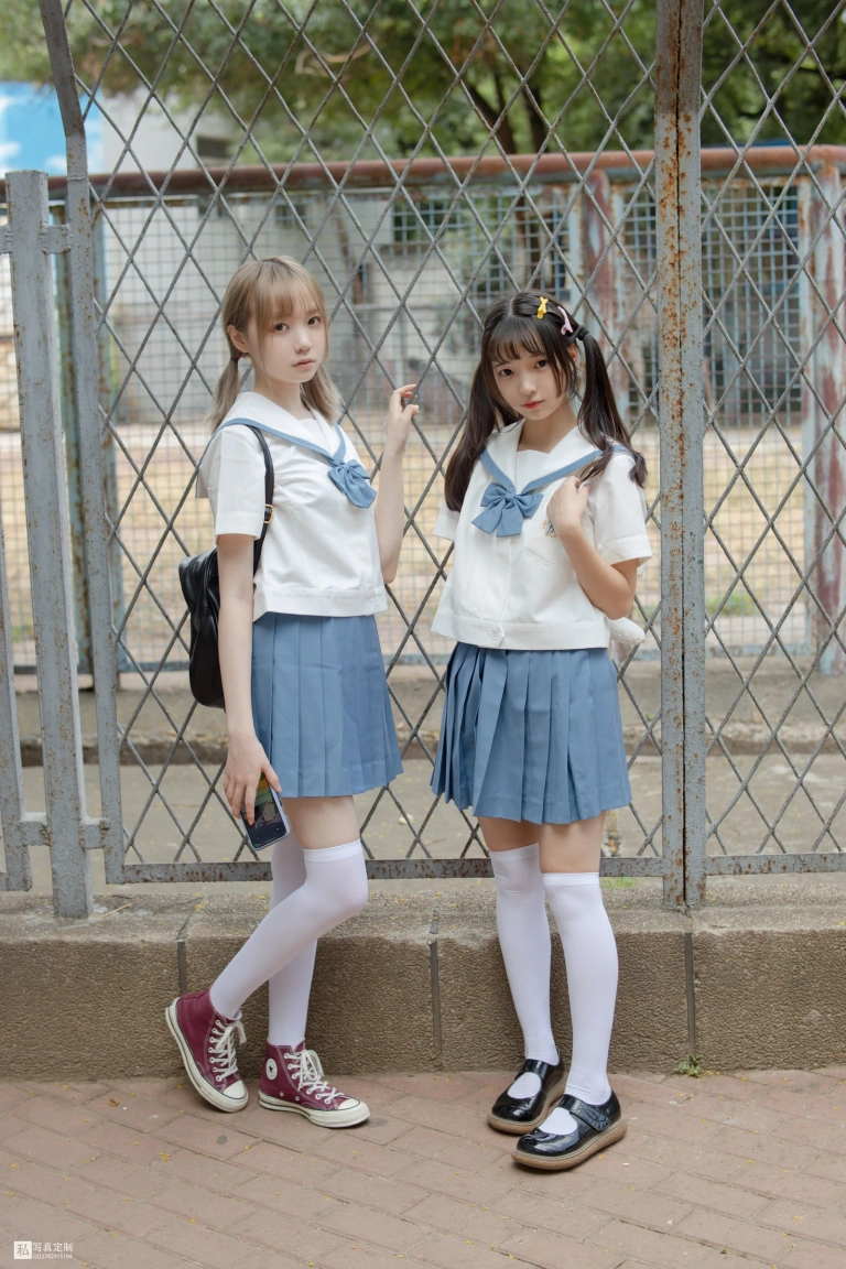 森萝财团《JKFUN-025 《两女一ZOO》 80D白丝过膝袜 默陌&Aika》主题写真：93张全套美图