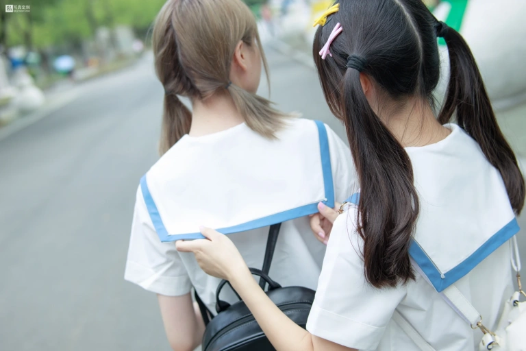 森萝财团《JKFUN-025 《两女一ZOO》 80D白丝过膝袜 默陌&Aika》主题写真：93张全套美图