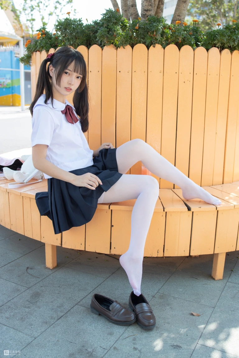 森萝财团《JKFUN-026 《雪糕游乐园》 15D白丝 默陌》主题写真：75张全套美图，含1个视频
