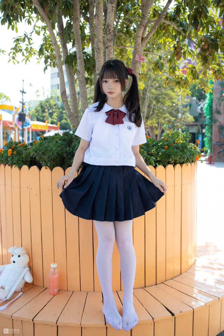 森萝财团《JKFUN-026 《雪糕游乐园》 15D白丝 默陌》主题写真：75张全套美图，含1个视频