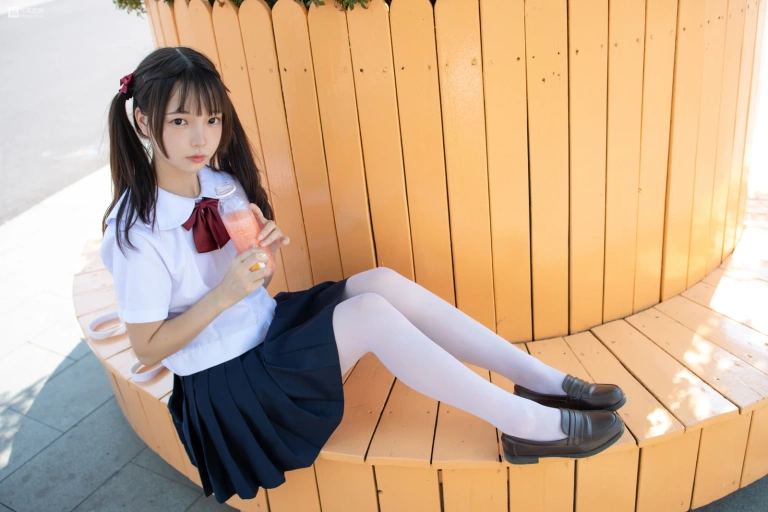 森萝财团《JKFUN-026 《雪糕游乐园》 15D白丝 默陌》主题写真：75张全套美图，含1个视频