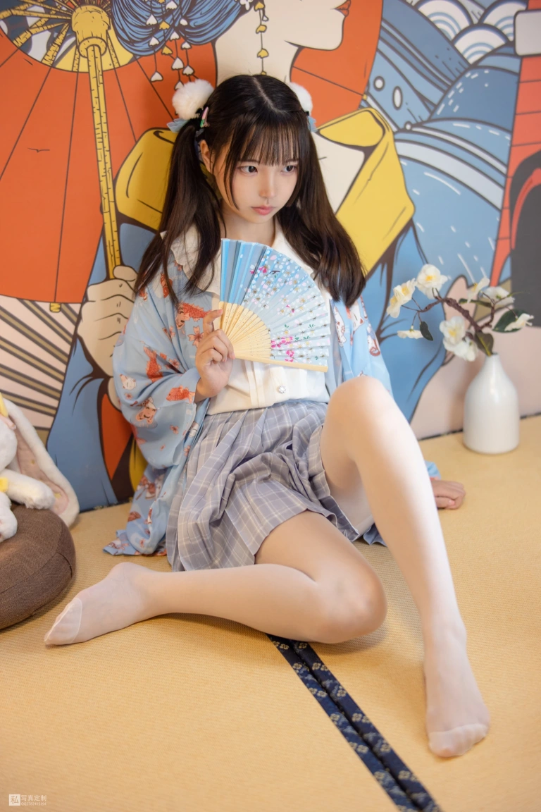 森萝财团《JKFUN-027 《花里胡哨的民宿》 15D白丝 默陌》主题写真：65张全套美图，含1个视频