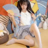 森萝财团《JKFUN-027 《花里胡哨的民宿》 15D白丝 默陌》主题写真：65张全套美图，含1个视频