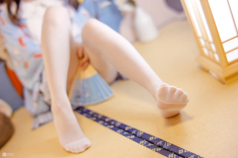 森萝财团《JKFUN-027 《花里胡哨的民宿》 15D白丝 默陌》主题写真：65张全套美图，含1个视频