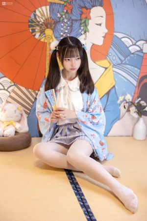 森萝财团《JKFUN-027 《花里胡哨的民宿》 15D白丝 默陌》主题写真：65张全套美图，含1个视频