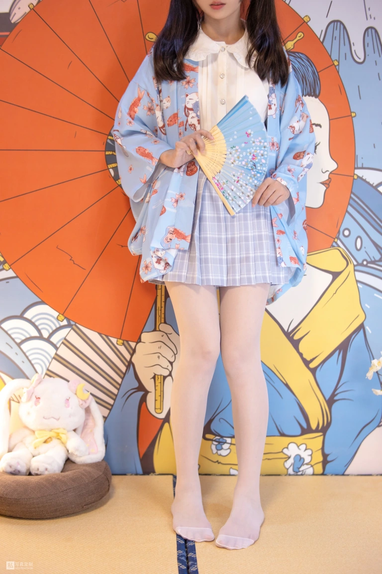 森萝财团《JKFUN-027 《花里胡哨的民宿》 15D白丝 默陌》主题写真：65张全套美图，含1个视频