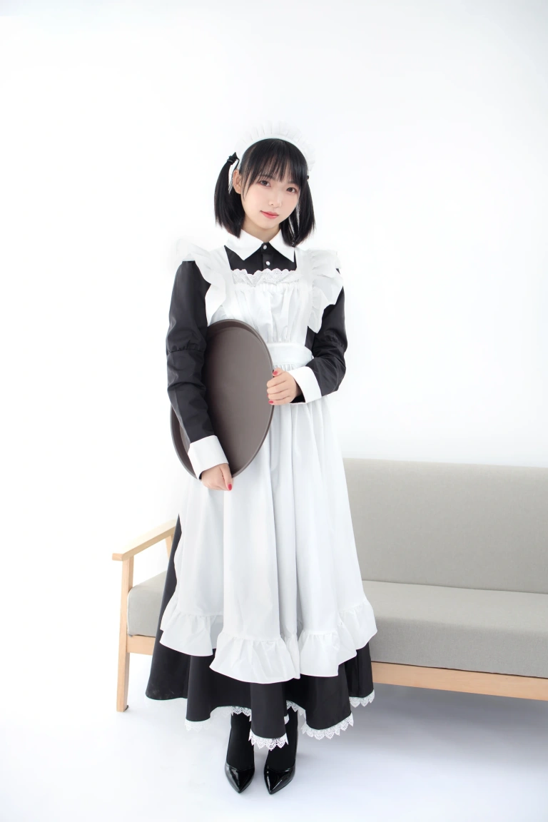森萝财团《JKFUN-029 《卉女仆》 踩物 80D黑丝》主题写真：67张全套美图，含1个视频