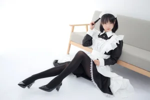 森萝财团《JKFUN-029 《卉女仆》 踩物 80D黑丝》主题写真：67张全套美图，含1个视频
