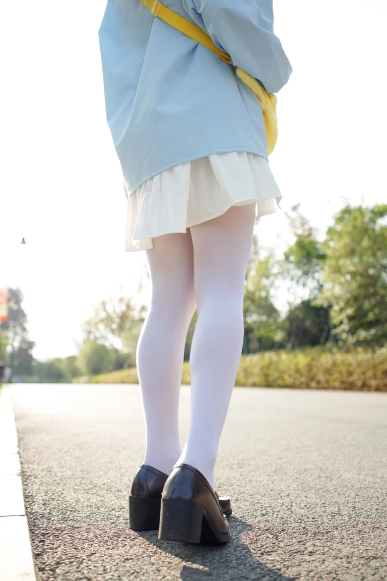 森萝财团《JKFUN-031 《野餐、爆蛋和彩蛋》 踩物 白丝50D 默陌》主题写真：23张全套美图，含1个视频