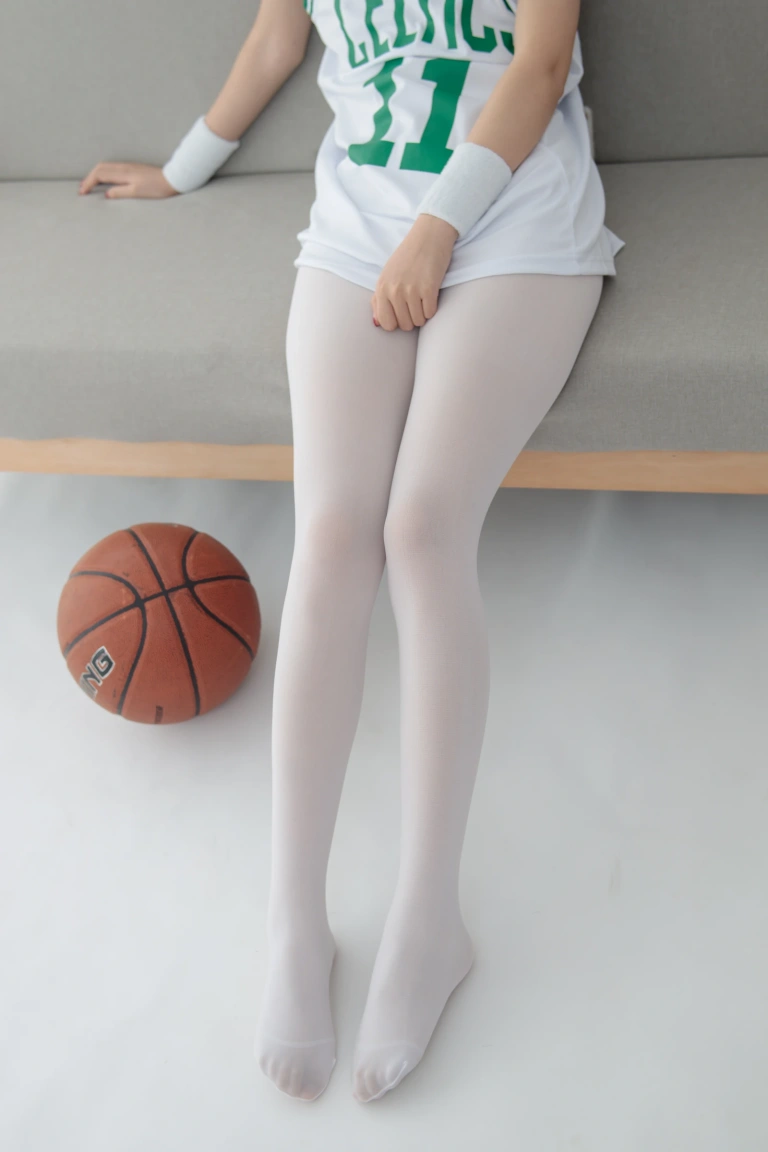 森萝财团《JKFUN-041 《与篮球无关》80D白丝 卉子》主题写真：60张全套美图，含1个视频