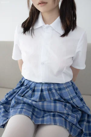 森萝财团《JKFUN-045 《百圆定制1-2》 80D白丝 Aika》主题写真：25张全套美图，含1个视频