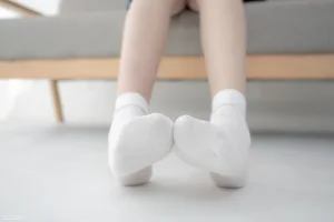 森萝财团《JKFUN-046 《百圆定制1-3》 短棉袜 Aika》主题写真：27张全套美图，含1个视频