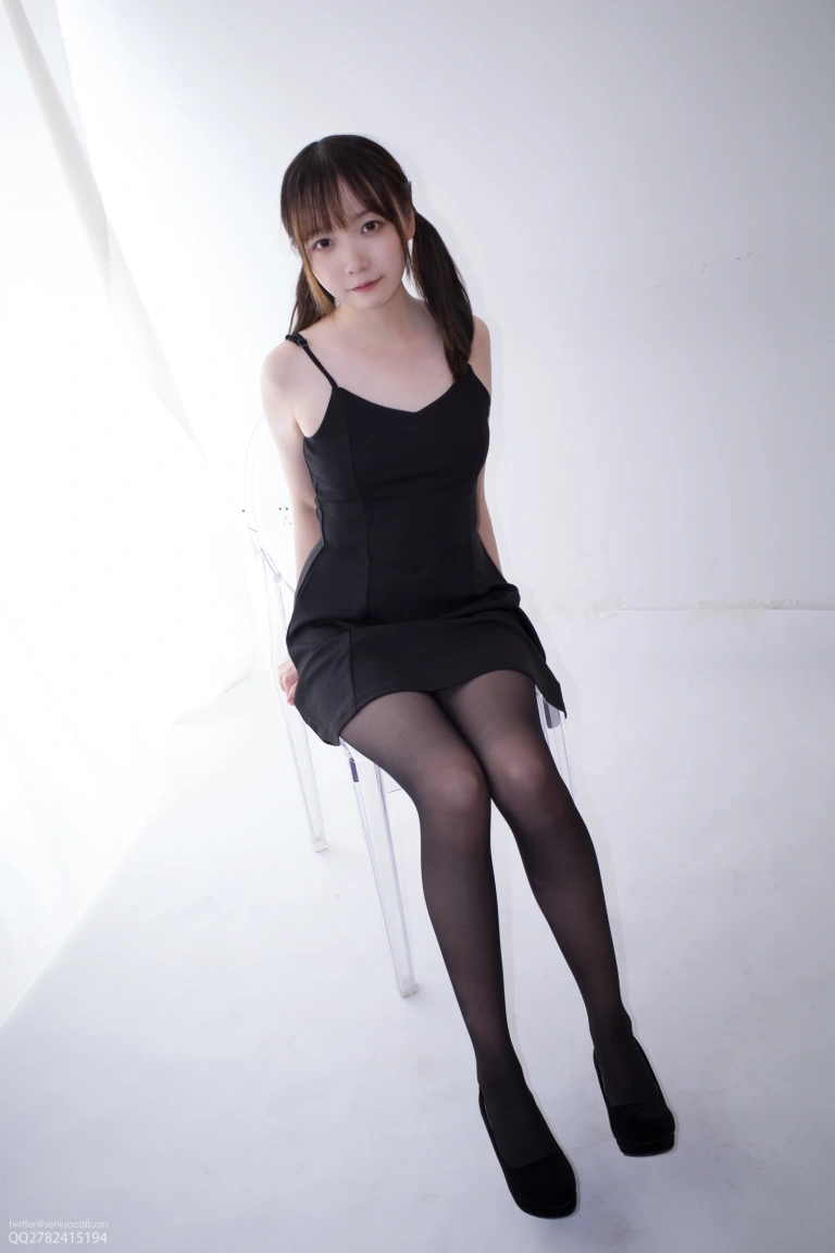 森萝财团《JKFUN-058 《黑涩现实》Aika》主题写真：117张全套美图，含1个视频