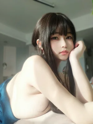 女主K《乘凉的姐姐》主题写真：92张全套美图，含2个视频