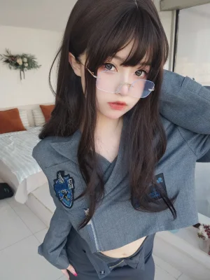 女主K《沉默的学姐》主题写真：102张全套美图