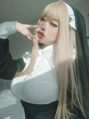 女主K《修女》主题写真：80张全套美图