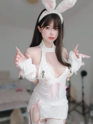 女主K《白丝兔女郎》主题写真：102张全套美图
