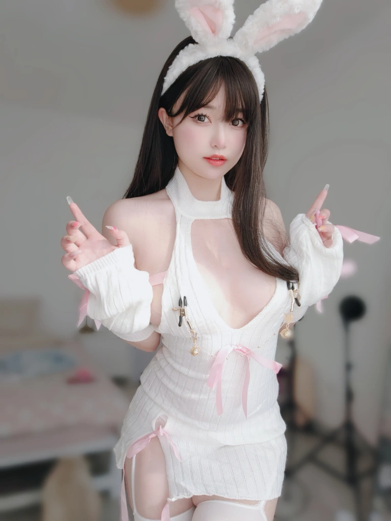 女主K《白丝兔女郎》主题写真：102张全套美图